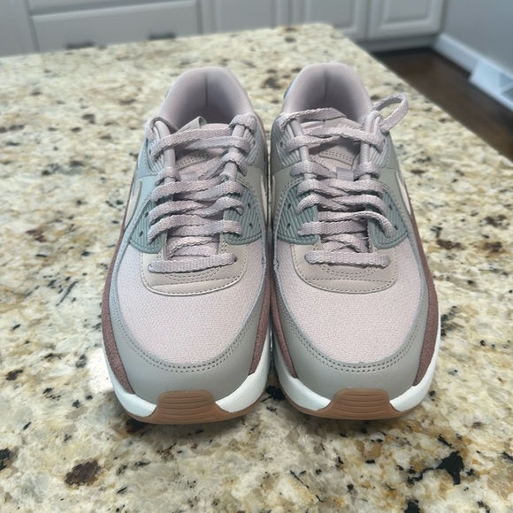 Nike Air Max 90 LV8 Sneaker - Picture 3 of 6